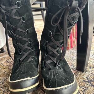 Sorel Black Lace-Up Winter Boots - Joan of arctic fully lined